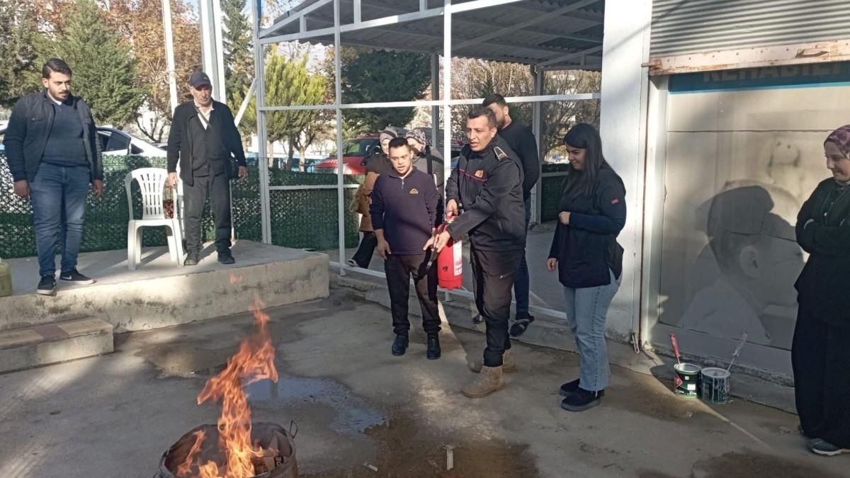 Besni Belediyesi’nden özel gereksinimli öğrencilere yangın eğitimi