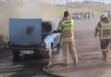 Besni’de seyir halindeki araçta yangın paniği