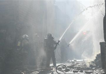 Konak'ta bina yangını kontrol altına alındı