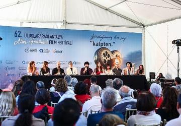 “Kesilmiş Bir Ağaç Gibi" ve “Noir" filmleri seyirciyle buluştu