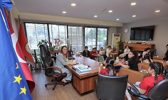 Başkan Mutlu makamını çocuklara devretti