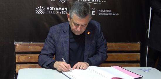 CHP Genel Başkanı Özel, ‘Unutmayacağız’ çadırında anı defterini imzaladı - Videolu Haber