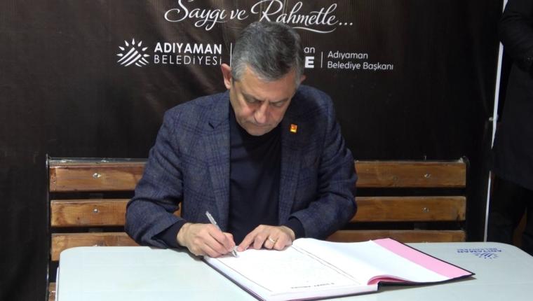 CHP Genel Başkanı Özel, ‘Unutmayacağız’ çadırında anı defterini imzaladı - Videolu Haber