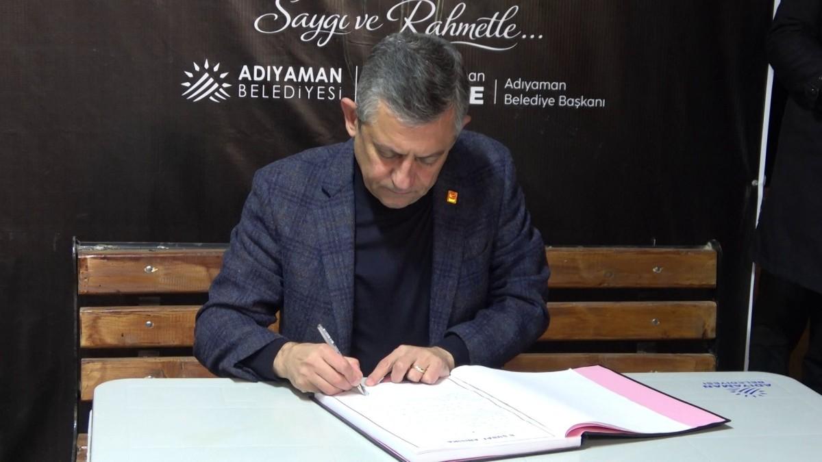 CHP Genel Başkanı Özel, ‘Unutmayacağız’ çadırında anı defterini imzaladı - Videolu Haber