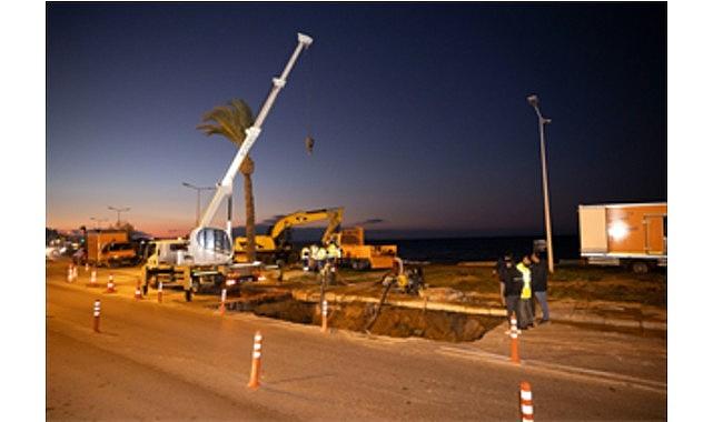 İZSU ekipleri Güzelbahçe–Narlıdere ana iletim hattındaki arızayı giderdi