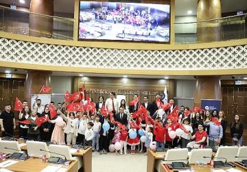 Antalya Büyükşehir Meclisi'nde koltuklar çocuklarda