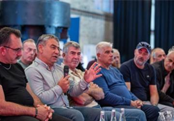 Başkan Tugay su ürünleri kooperatiflerinin temsilcileri ile buluştu