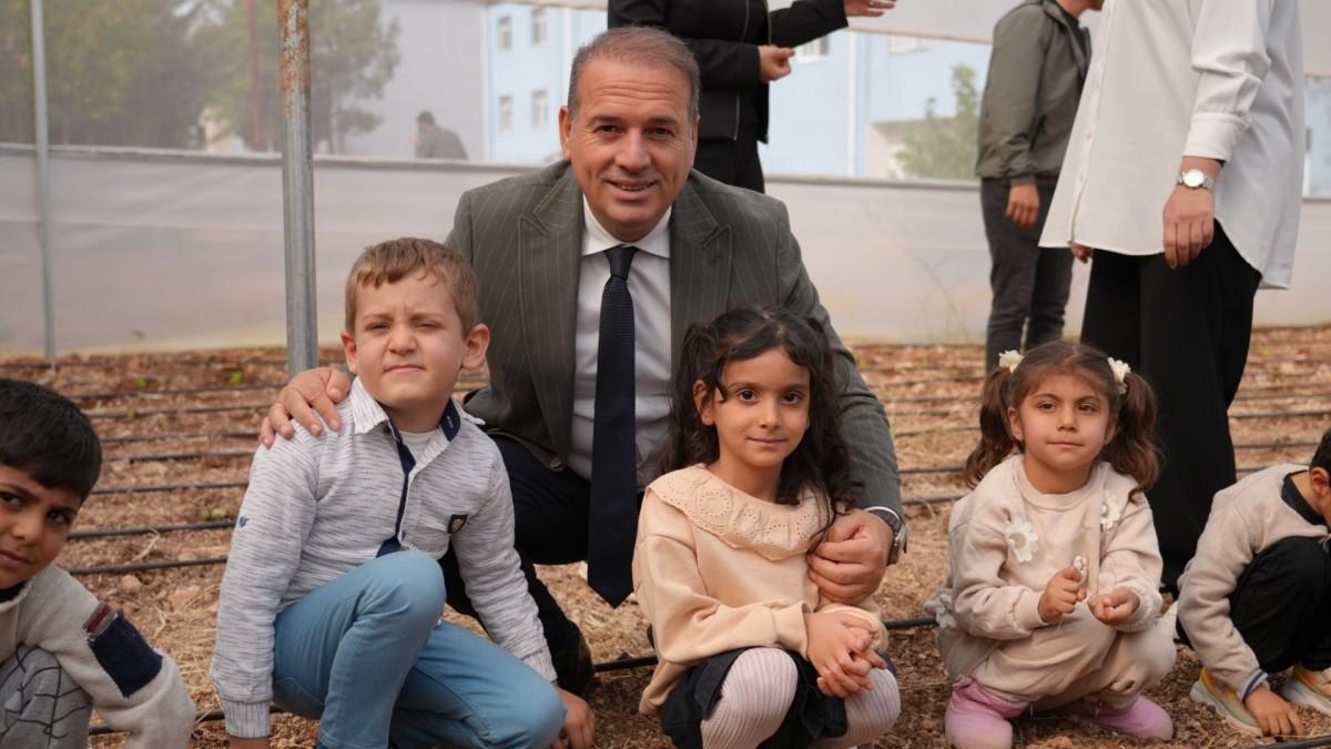 Adıyaman’da ‘Yeşil Vatan Seferberliği’nde minik eller toprakla buluştu Adıyaman’da ‘Yeşil Vatan Seferberliği’nde minik eller toprakla buluştu