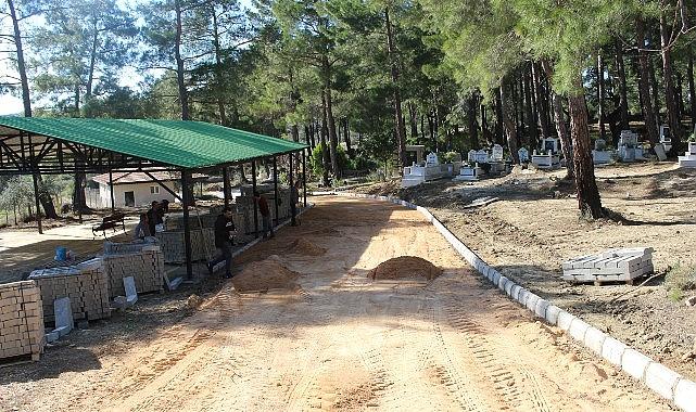 Büyükşehir'den Manavgat'ta mezarlıklarda çalışma