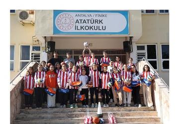 Büyükşehir'den geleceğin sporcularına malzeme desteği