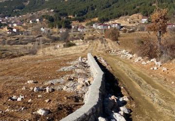 Çelikhan’da Yeşil Vadi Mezarlığı güvence altına alındı: İstinat duvarı tamamlandı