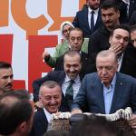 Erdoğan'a forma imzalattı