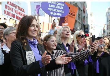 Karşıyaka'dan dayanışma çağrısı: Şiddete karşı ses çıkar!