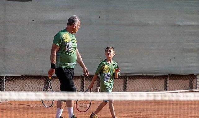 Yenişehir'de kuşaklar kortta buluştu