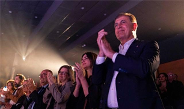 Meltem Cumbul ve Levent Üzümcü de sahnede Meltem Cumbul ve Levent Üzümcü de sahnede