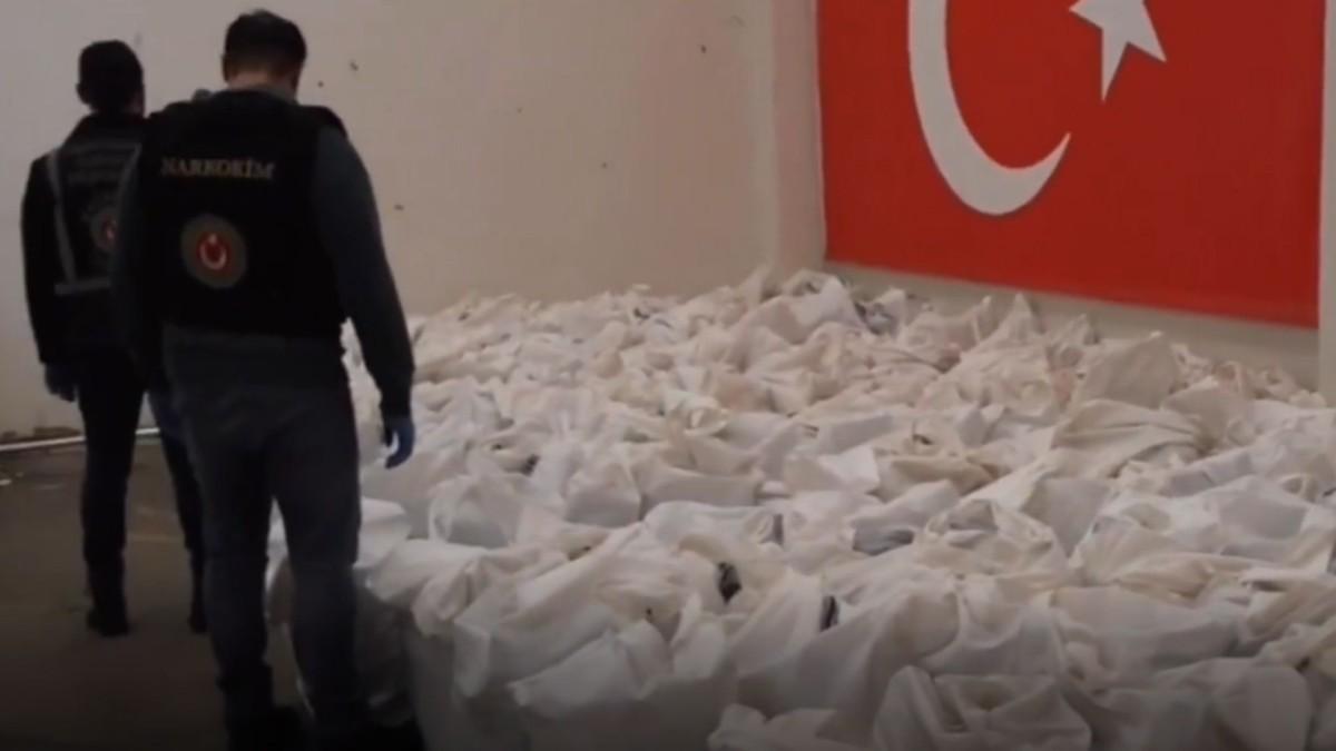 Kapıkule Gümrük Kapısı’nda 1,4 ton esrar ele geçirildi - Videolu Haber