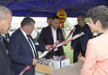 Bayındır'da 23 Nisan Coşkusu Gökyüzüne Taşındı: Stadyumda Uçurtma Şenliği