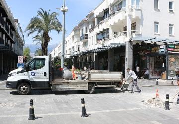 Büyükşehir ekiplerinden Kemer Liman Caddesi'nde çalışma