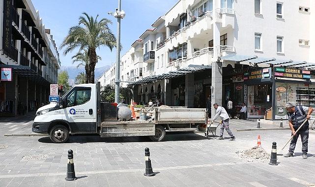 Büyükşehir ekiplerinden Kemer Liman Caddesi'nde çalışma