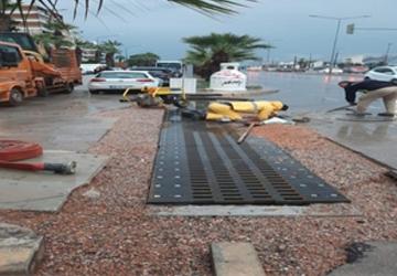 İzmir Büyükşehir Belediyesi ekipleri sağanak nedeniyle seferber oldu