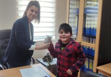 Adıyamanlı minik öğrenci harçlıklarını biriktirdi, ihtiyaç sahiplerine umut oldu