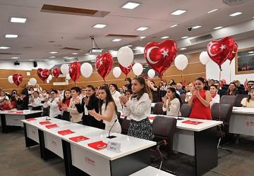 23 Nisan ruhu Bornova'da çocukların sesiyle yükseldi