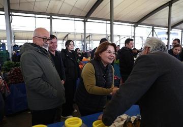 Başkan Hatice Gençay, Pazar Esnafının Yanında