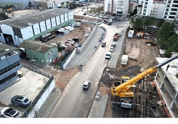 Bir neşter de Ahmet Penbegüllü Bulvarı'na