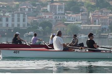 40 takım ve 700 sporcu, dört gün boyunca Sarımsaklı'nın mavi sularında kürek çekecek