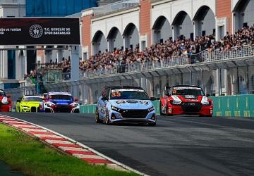 TOSFED İstanbul Park'ta Yağmur Altında Son Tango