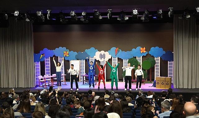 Halkbank Çocuk Tiyatrosu “Süper Kahramanlar: Dünyamızı Koruyoruz!" oyunu seyircisiyle buluşuyor