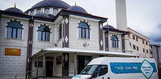 Aliağa Belediyesi'nden Ramazan Öncesi İbadethanelerde Kapsamlı Temizlik