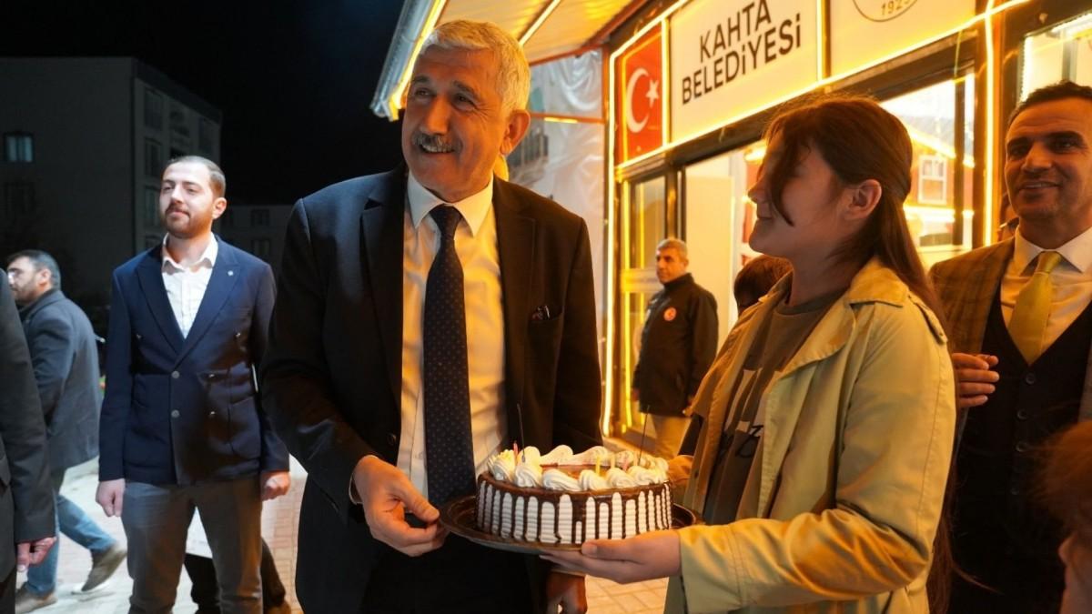 Kahta’da gençlerden Başkan Hallaç’a anlamlı sürpriz