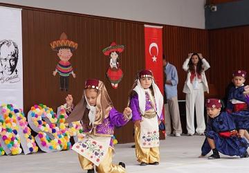 Seferihisar'da 23 Nisan coşkusu; Yarınların ışığı çocuklar sahnedeydi