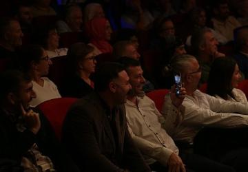 “Çiğli Komedi Akşamları" Öğretmenlere Neşeli Bir Gece Yaşattı