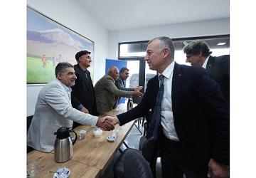 Başkan Büyükakın, Ağrılılarla bir araya geldi