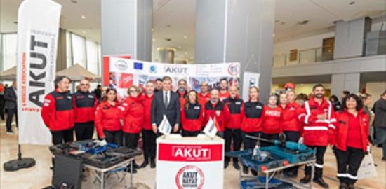 Başkan Tugay: Birden fazla yangın uçağı kiralamaya hazırız