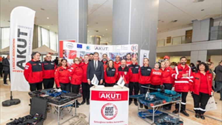 Başkan Tugay: Birden fazla yangın uçağı kiralamaya hazırız