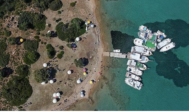 Çeşme'de unutulan Hıdırellez geleneği Yassıada'da yeniden yaşatıldı