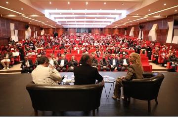 İnegöl Kitap Günleri Tüm Coşkusuyla Sürüyor