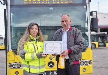 İETT Kaptanından Öğretmenler Günü'ne Duygusal Jest