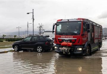 Ege kıyılarında basınç 991 mb'a düştü, deniz 85 santimetre yükseldi