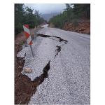 Büyükşehir ekiplerinden Alacami Yolu'nda heyelan çalışması