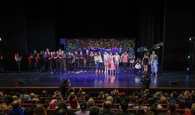 Bakırköy Belediye Tiyatroları'nın Oyunlarında Koltuk Gençlerin