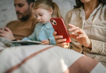 Kontrolsüz Ekran Kullanımı Psikolojimizi Nasıl Etkiliyor?