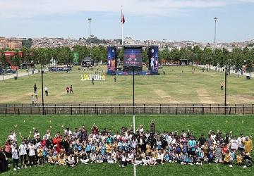 UEFA ve Disney'den "Play Games" Hamlesi: Geleceğin Kadın Şampiyonlar Ligi Yıldızları Yetişiyor!