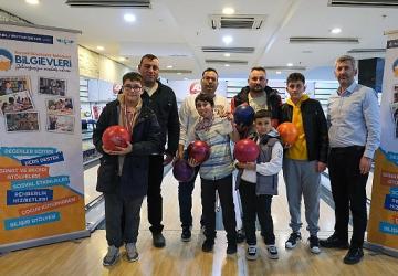 Bilgievleri'nden baba-oğul bowling turnuvası