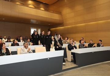 Nilüfer'in genç sporcuları başarılarını belediye meclisinde paylaştı