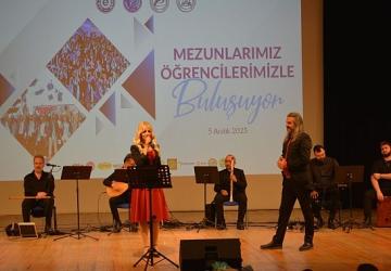 Ege Üniversitesi mezunları öğrencilerle buluştu