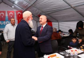 Vali Varol, A101’in İmamağa Mahallesi’ndeki iftarında vatandaşlarla buluştu